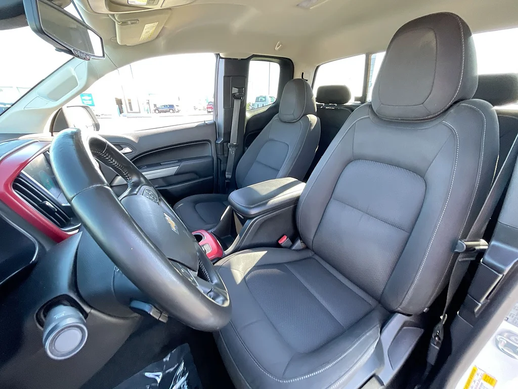 Used 2018 Summit White Chevrolet LT image 18
