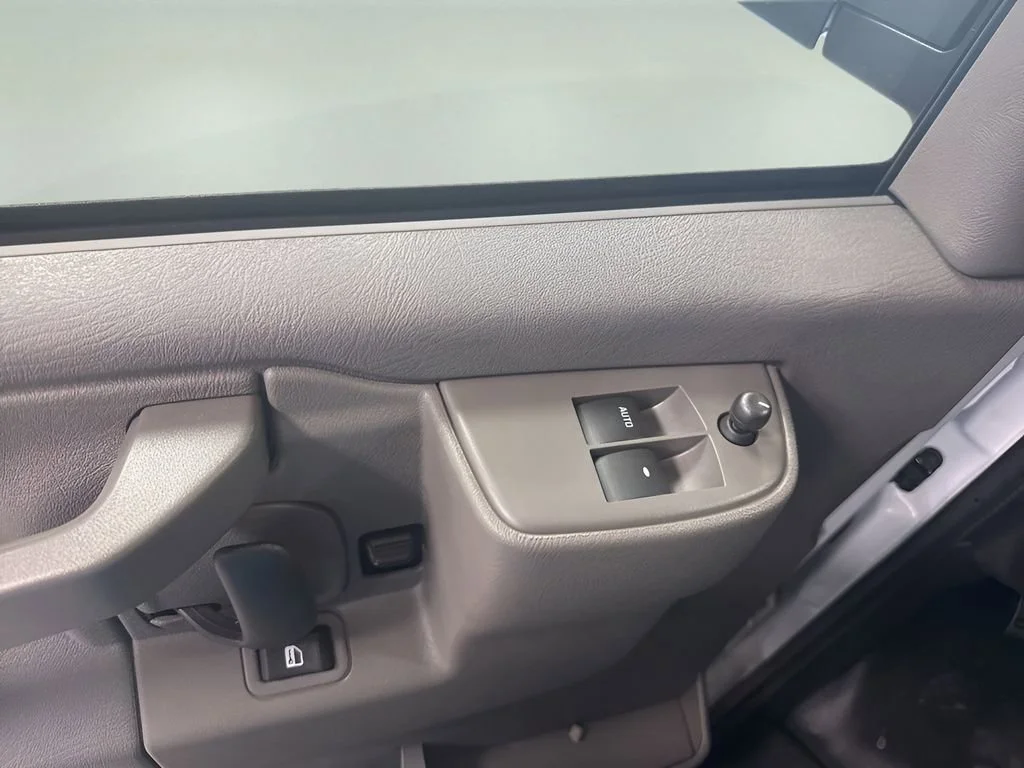 2025 Chevrolet Express Cargo Work Van - Photo 14