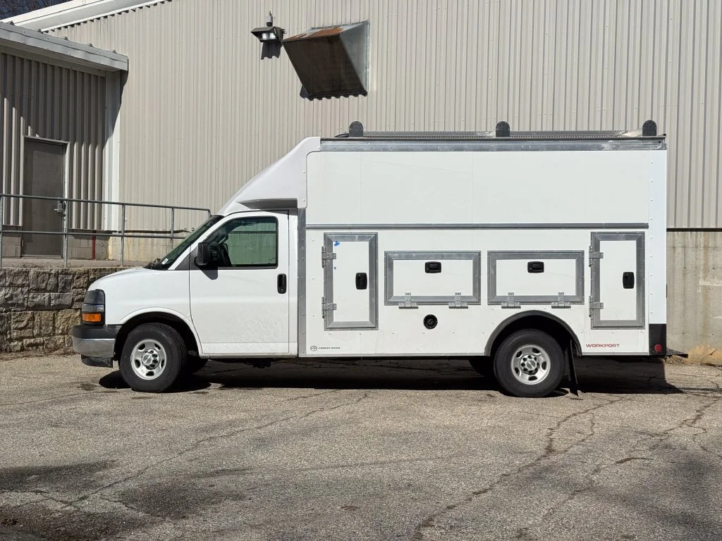 New 2026 Summit White Chevrolet 1WT image 5