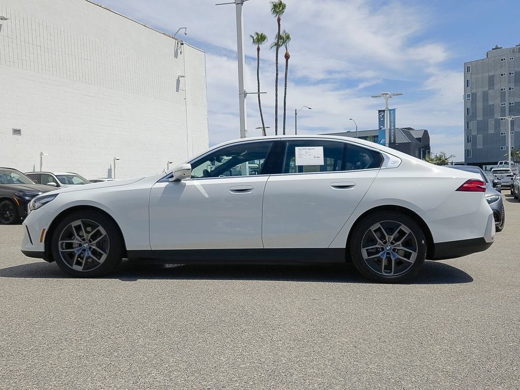 Used 2026 Alpine White BMW eDrive40 image 24