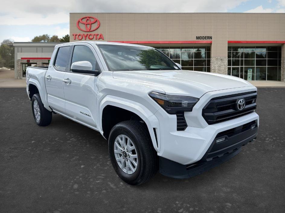 Used 2025 Ice Toyota SR5 image 3