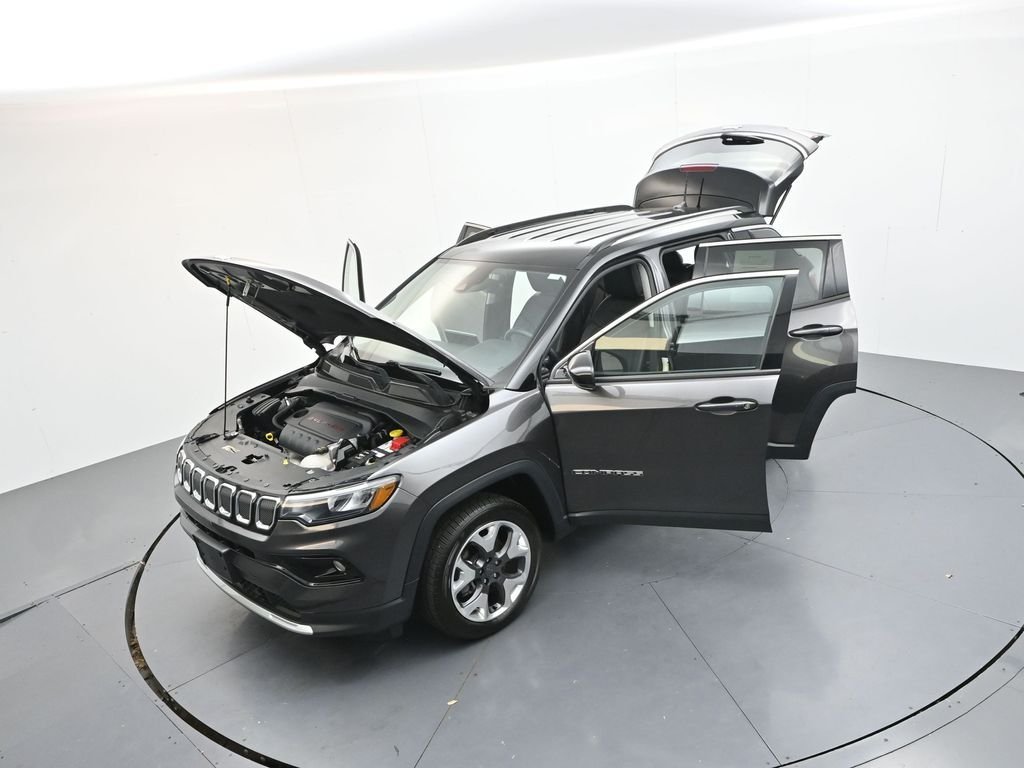 Used 2022 Crystal Metallic Jeep Limited image 28
