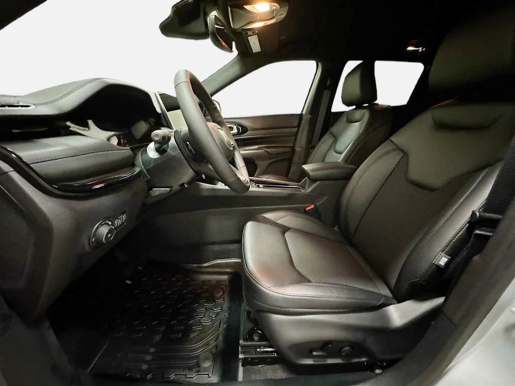 New 2026 Silver Jeep Latitude image 5
