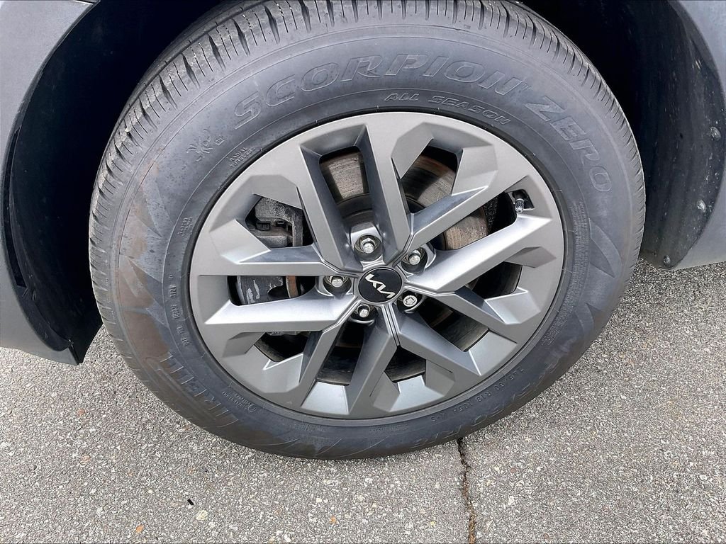 Used 2025 Everlasting Silver Kia LX image 7
