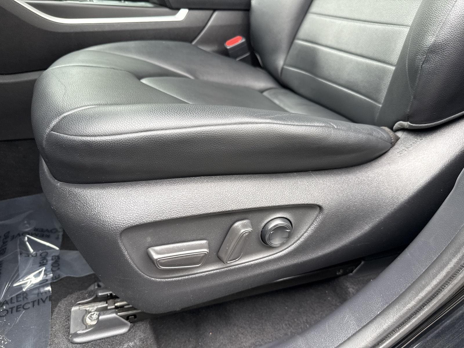 Used 2020 Midnight Black Metallic Toyota XLE image 19