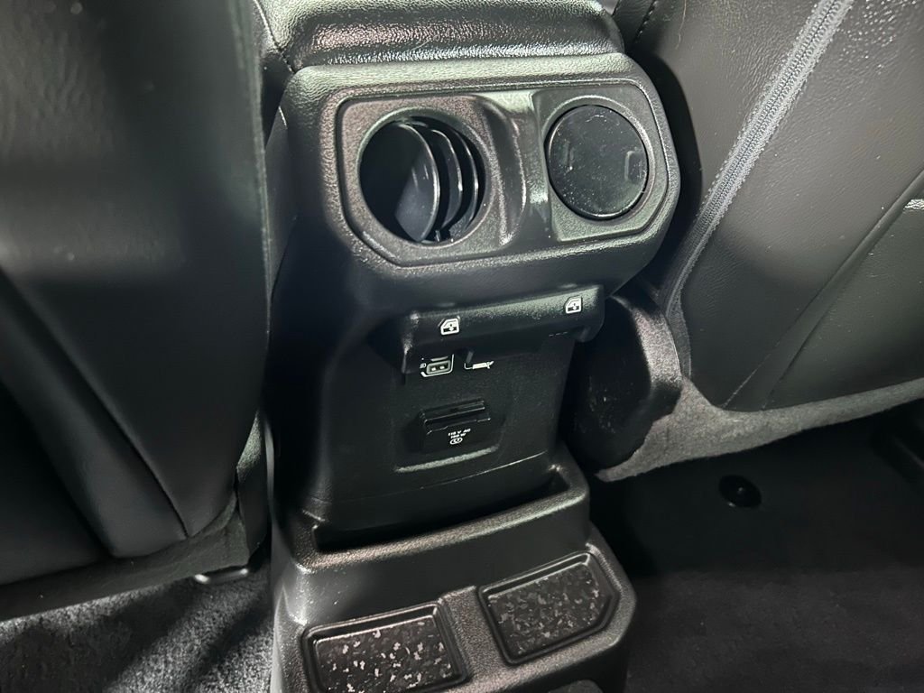Used 2023 Gray Jeep  image 15