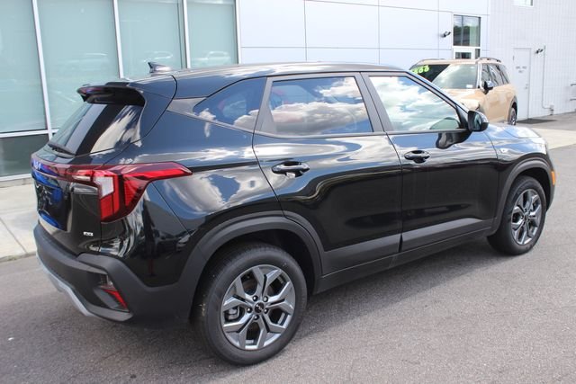 Used 2025 Black Kia LX image 28
