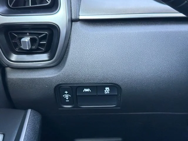 Used 2022 White Kia LX image 26
