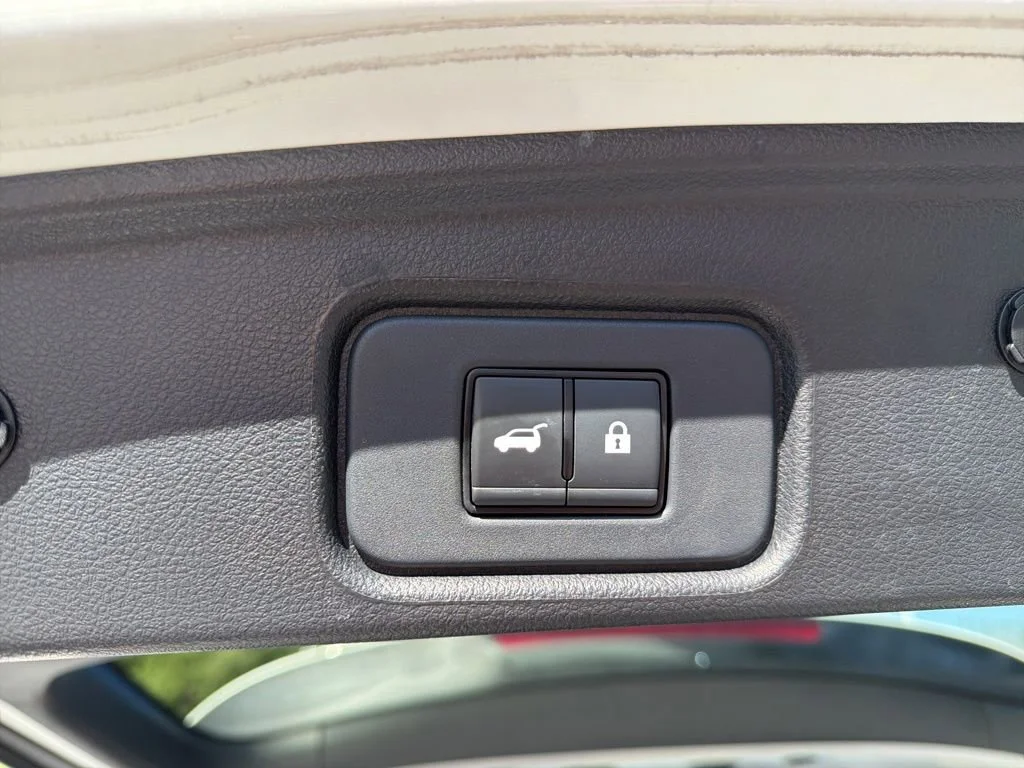 Used 2024 White Nissan SL image 19
