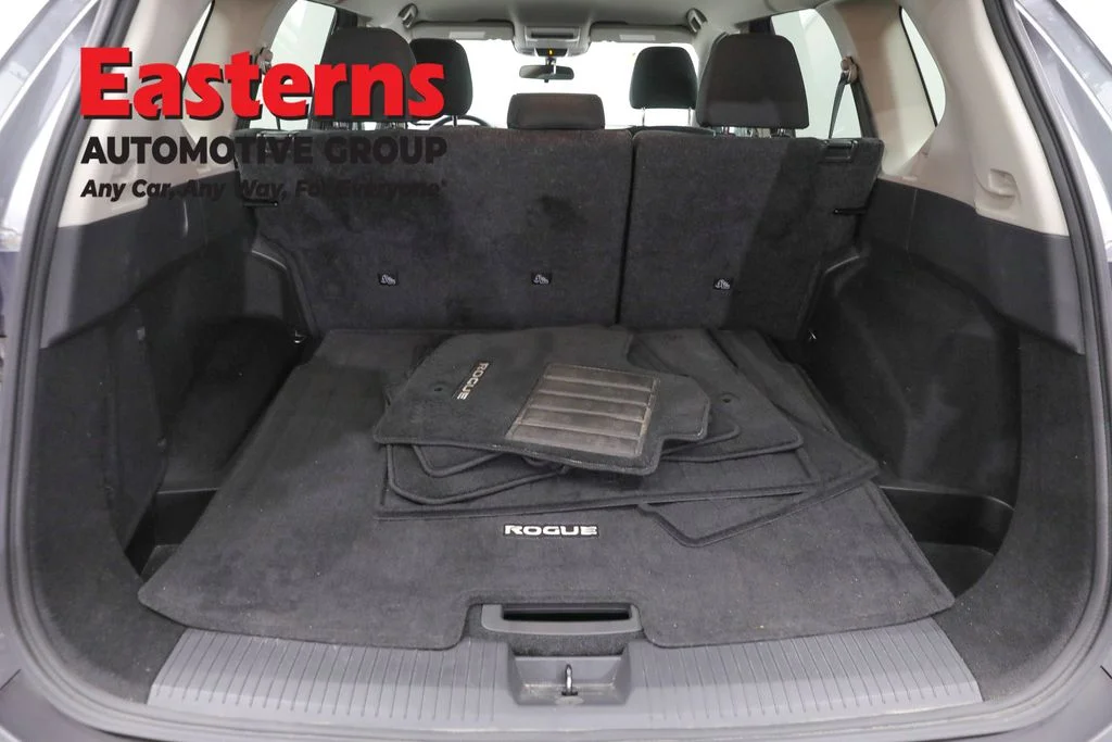 Used 2023 Gray Nissan S image 9