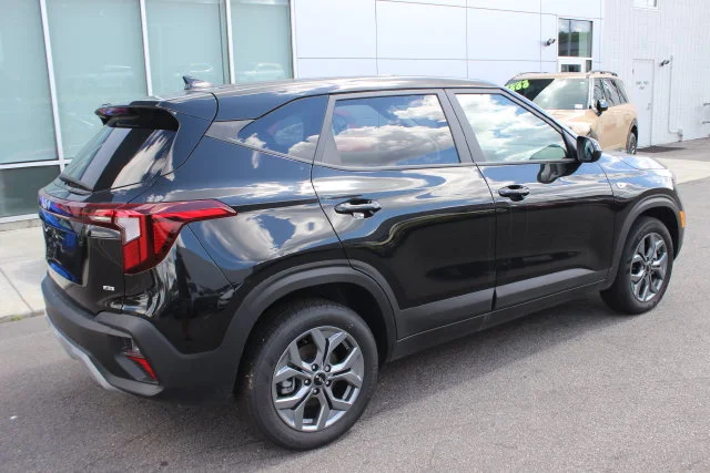 Used 2025 Black Kia LX image 28