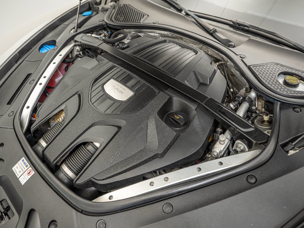 Used 2018 Chalk Porsche 4S image 58