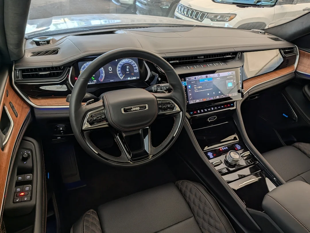 New 2026 Grey Jeep Summit - - 4x4 - Advanced ProTech Group IV - Palermo Leather Seats - Head-Up Display & More! image 27