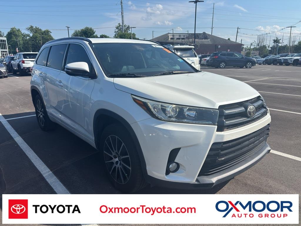 Used 2018 Blizzard Pearl Toyota SE image 1