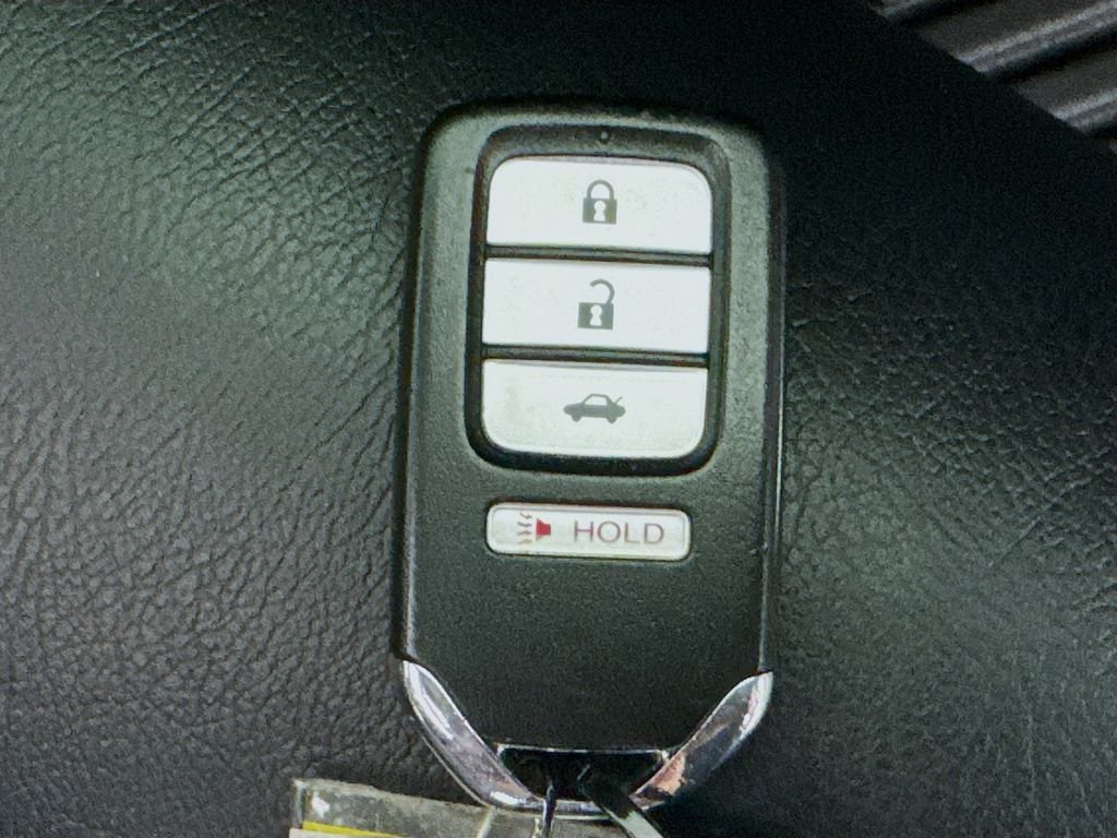 Certified Used 2017 Lunar Silver Metallic Honda Si image 34