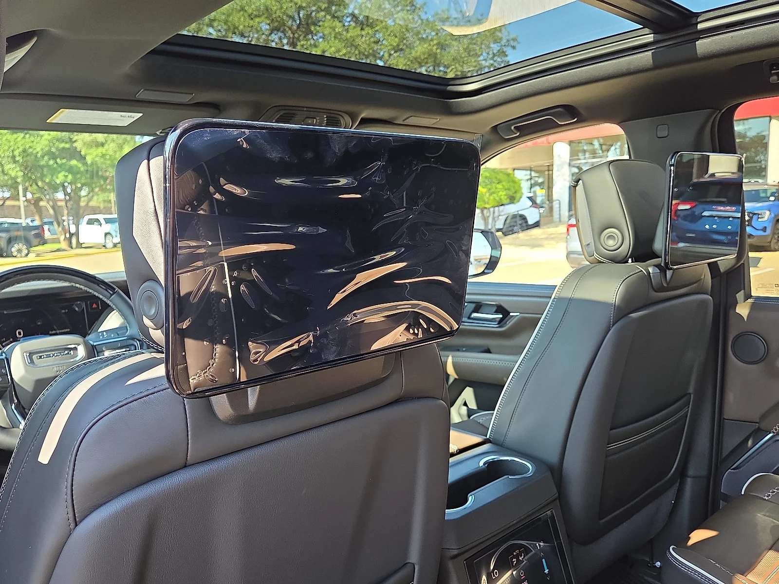 New 2026 Glacier White Tricoat GMC Denali Ultimate image 9