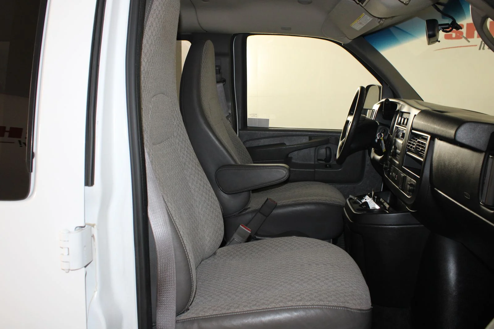 Used 2015 White Chevrolet LT image 25