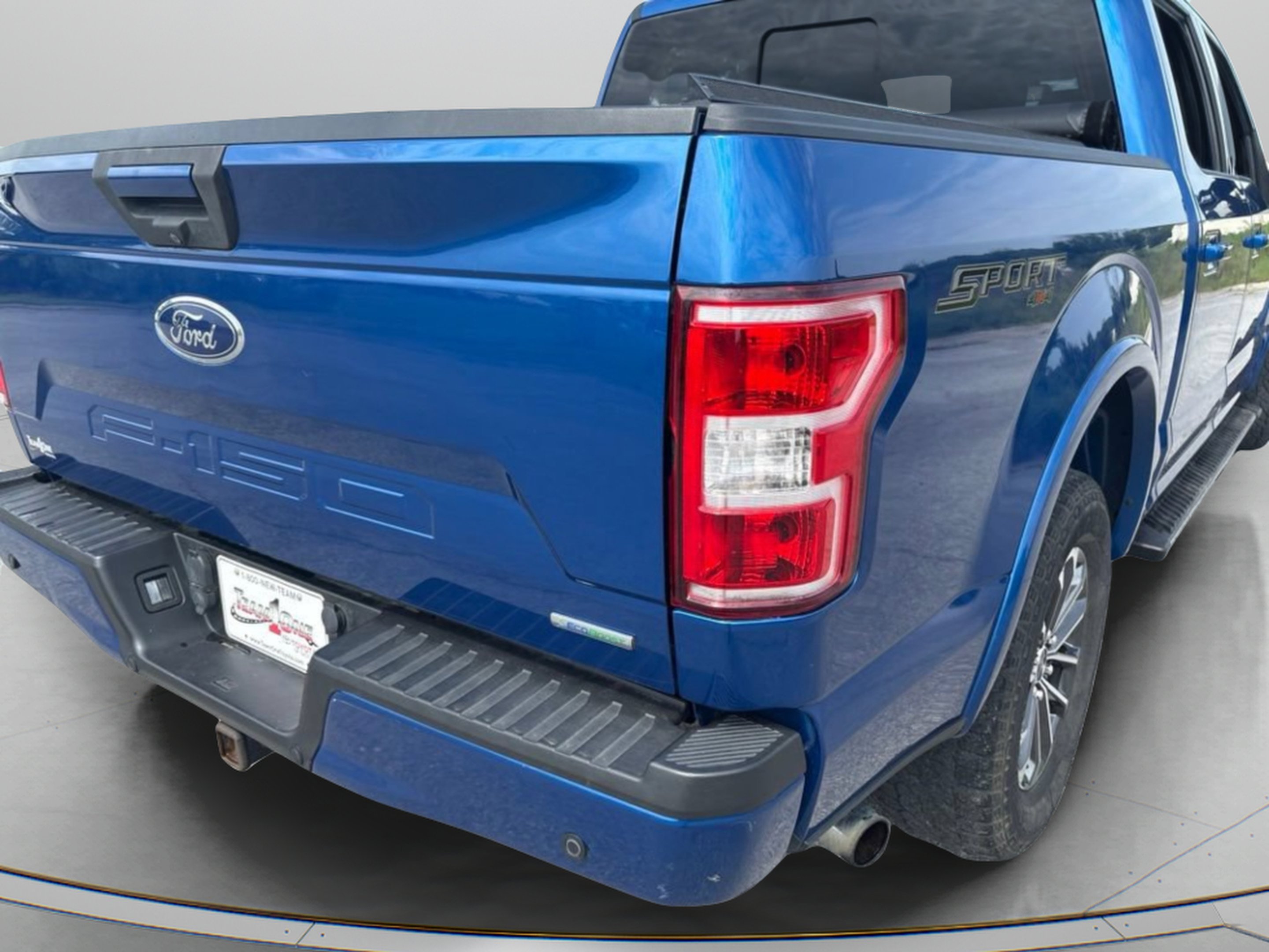 Used 2018 Lightning Blue Ford XLT image 9