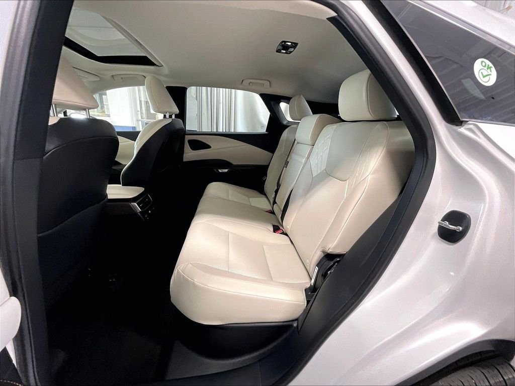 Used 2024 White Lexus 350 Premium image 15
