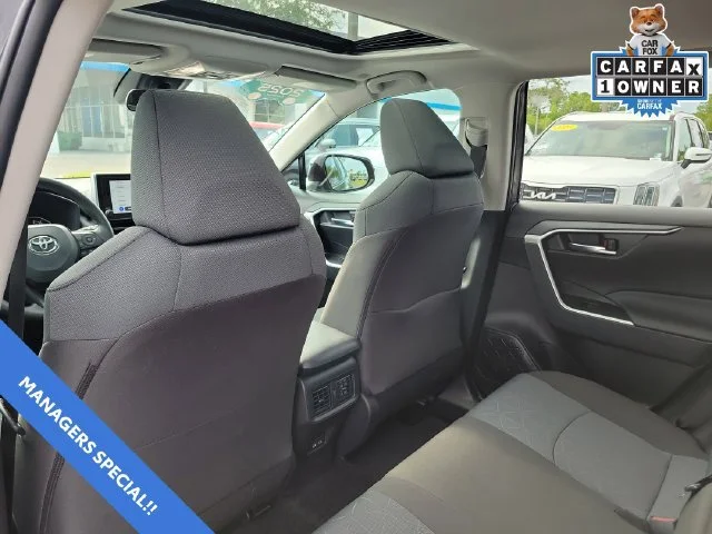 2025 Toyota RAV4 XLE - Photo 11