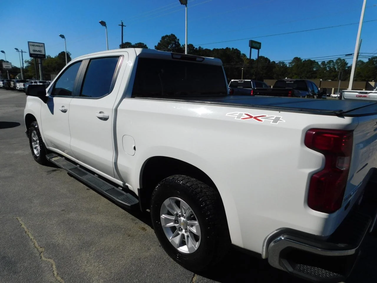 Used 2022 White Chevrolet 4WD CREW CAB 147 in LT W/1L image 6