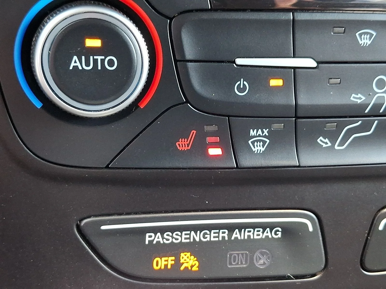 Used 2018 Black Ford SE image 24