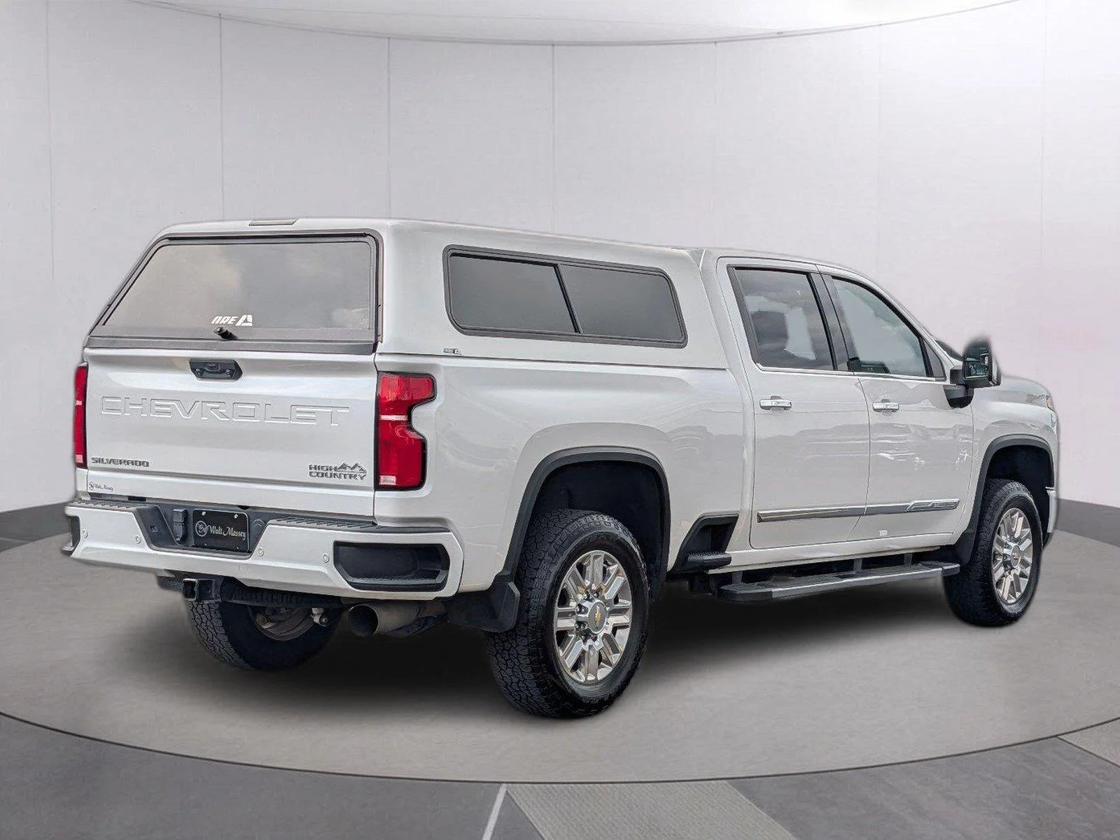 Used 2024 Iridescent Pearl Tricoat Chevrolet High Country image 6