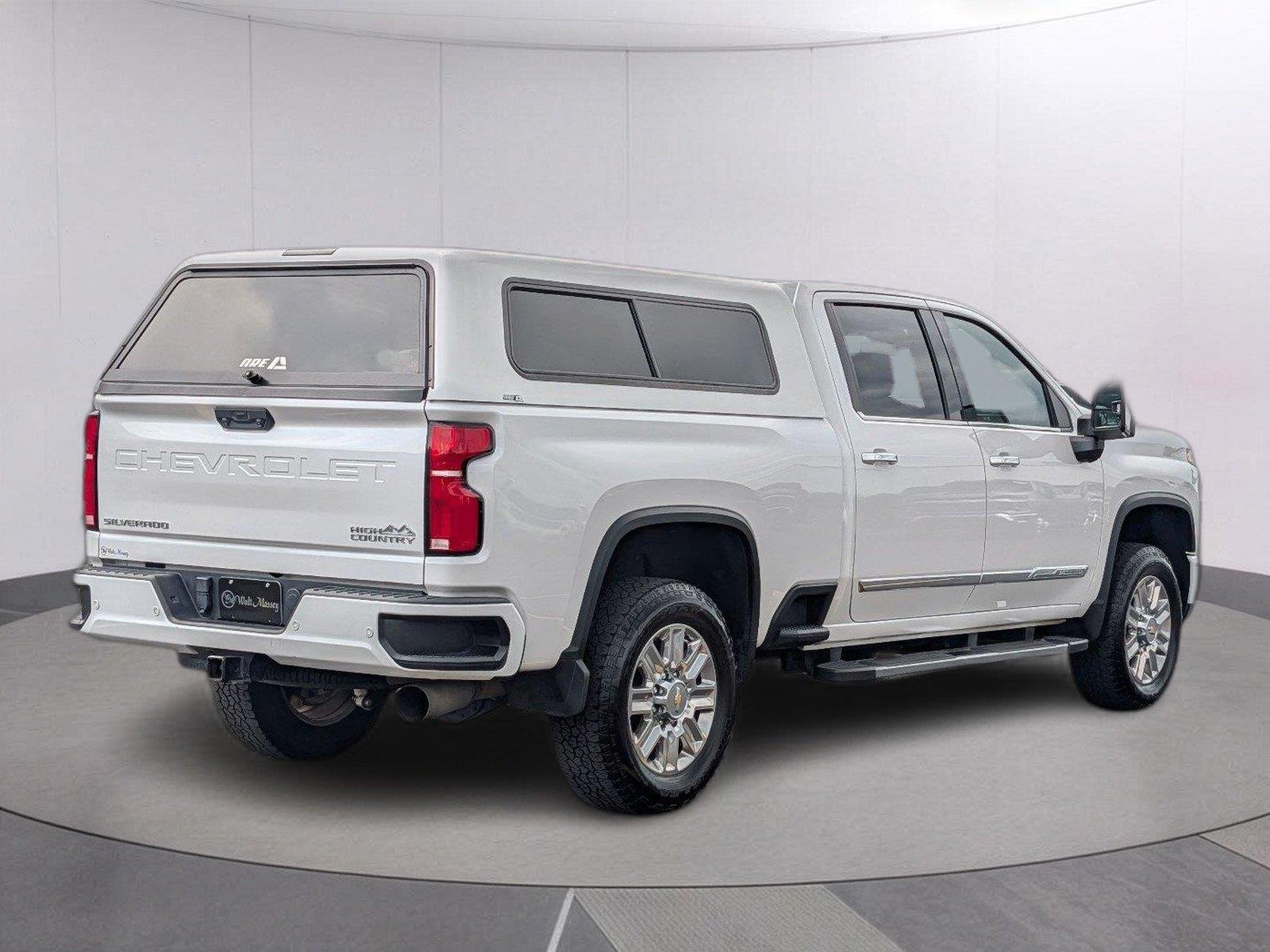 Used 2024 Iridescent Pearl Tricoat Chevrolet High Country image 6