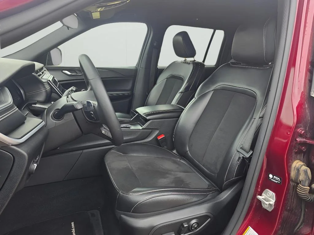 Used 2024 Velvet Red Pearlcoat Jeep Altitude image 10