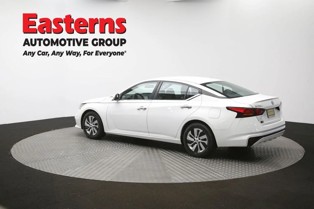Used 2022 White Nissan 2.5 S image 61