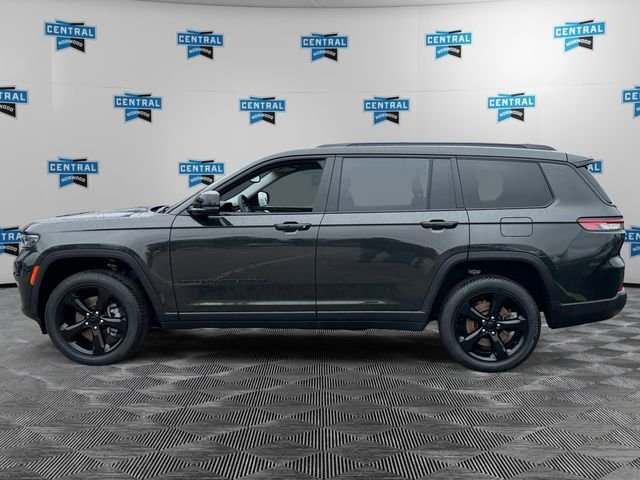 Used 2023 Gray Jeep Limited image 3