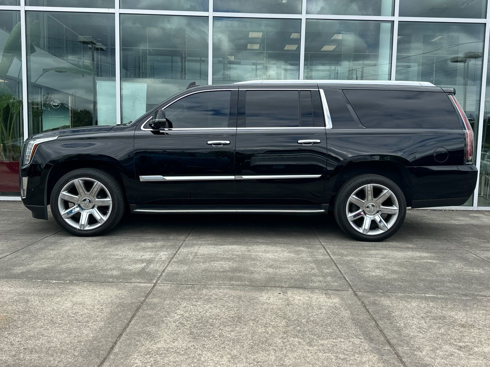Used 2020 Black Raven Cadillac Luxury image 6