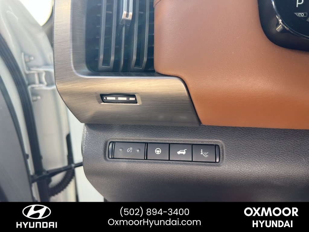Used 2023 Pearl White Tricoat Nissan Platinum image 14