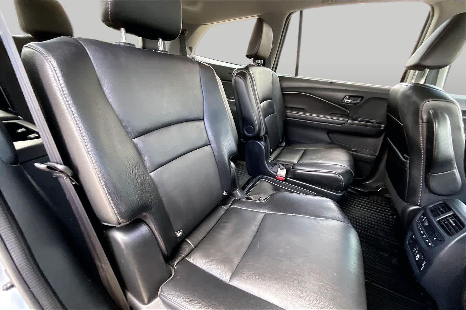 Used 2022 Sonic Gray Pearl Honda Touring 7-Passenger image 20