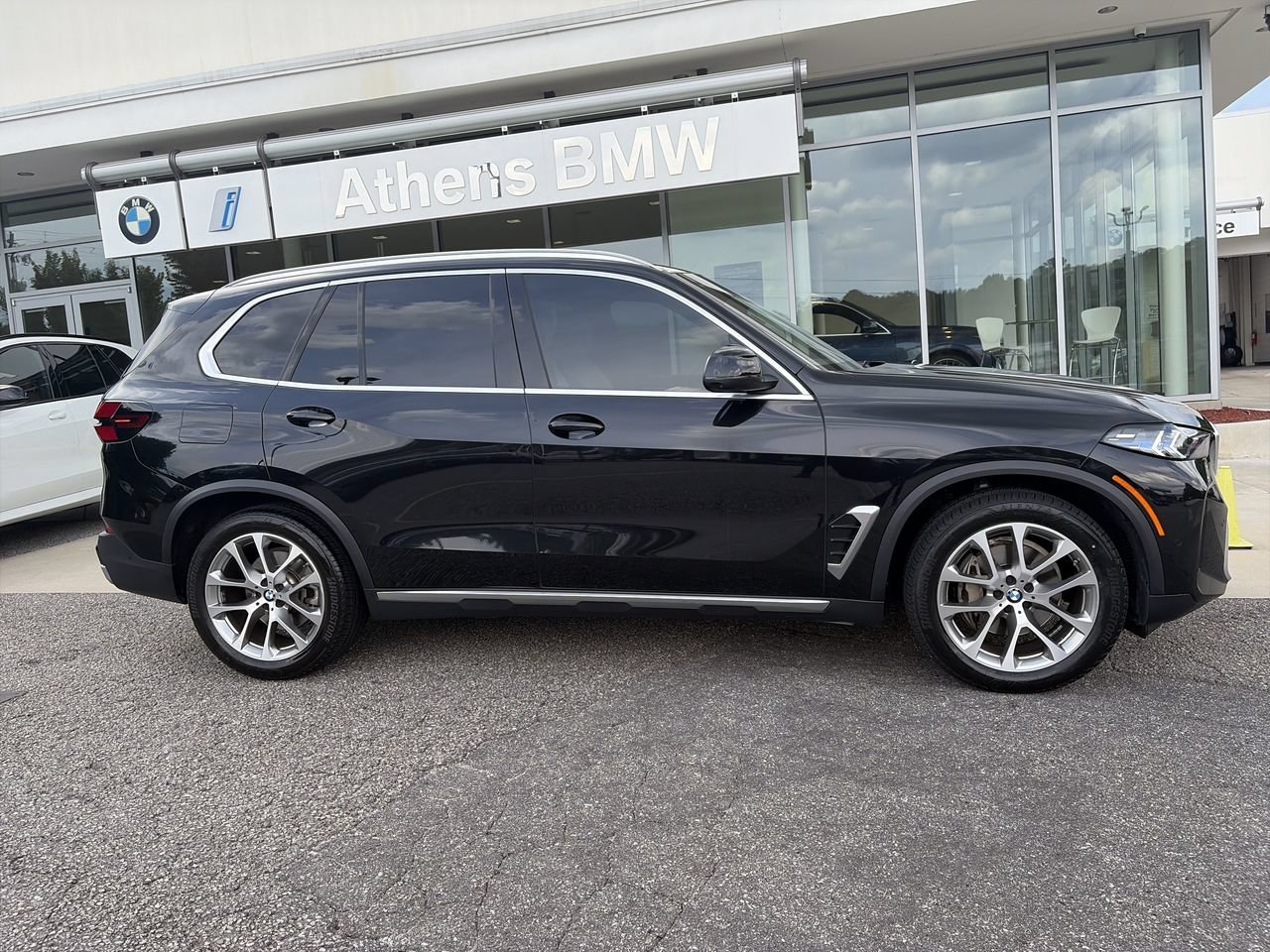 Used 2024 Black Sapphire Metallic BMW xDrive40i image 9