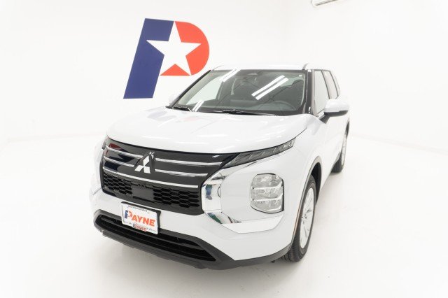 2026 Mitsubishi Outlander ES FWD's photo