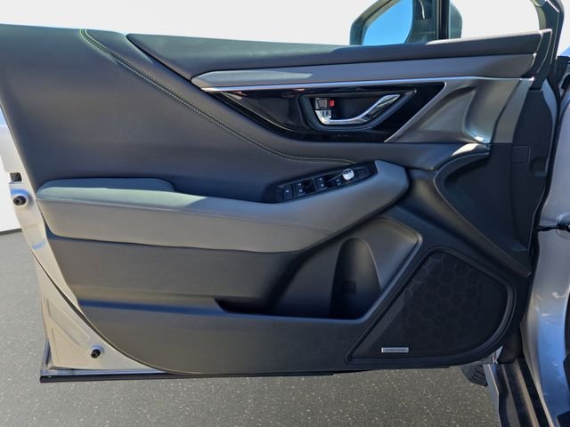 Used 2025 Silver Subaru Onyx Edition image 30