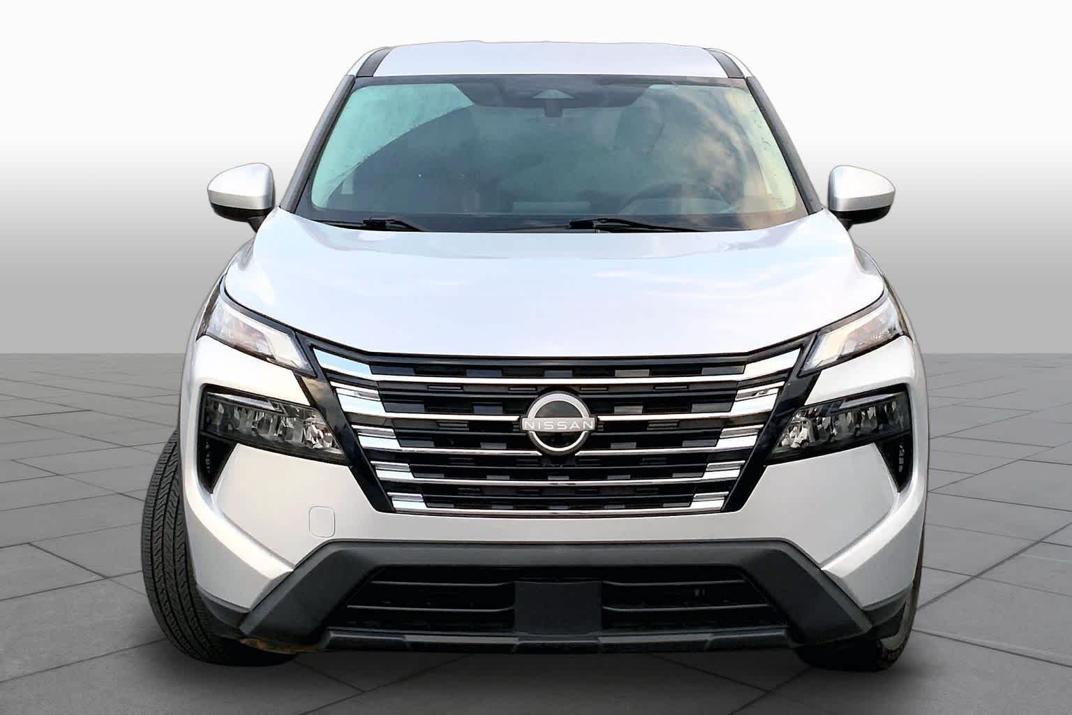 Used 2024 Brilliant Silver Metallic Nissan SV image 4