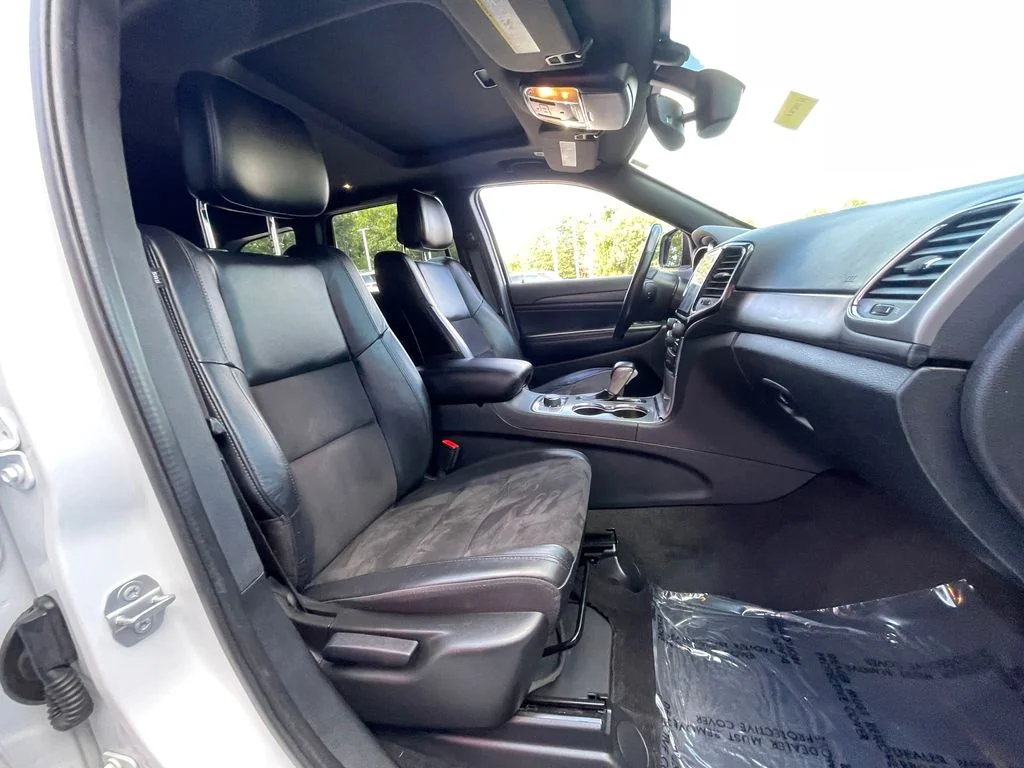 Used 2022 White Jeep Laredo X image 18