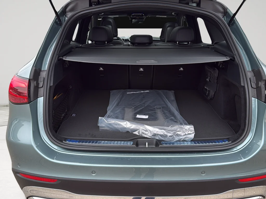 New 2026 Verde Silver Metallic Mercedes-Benz GLC 300 image 21