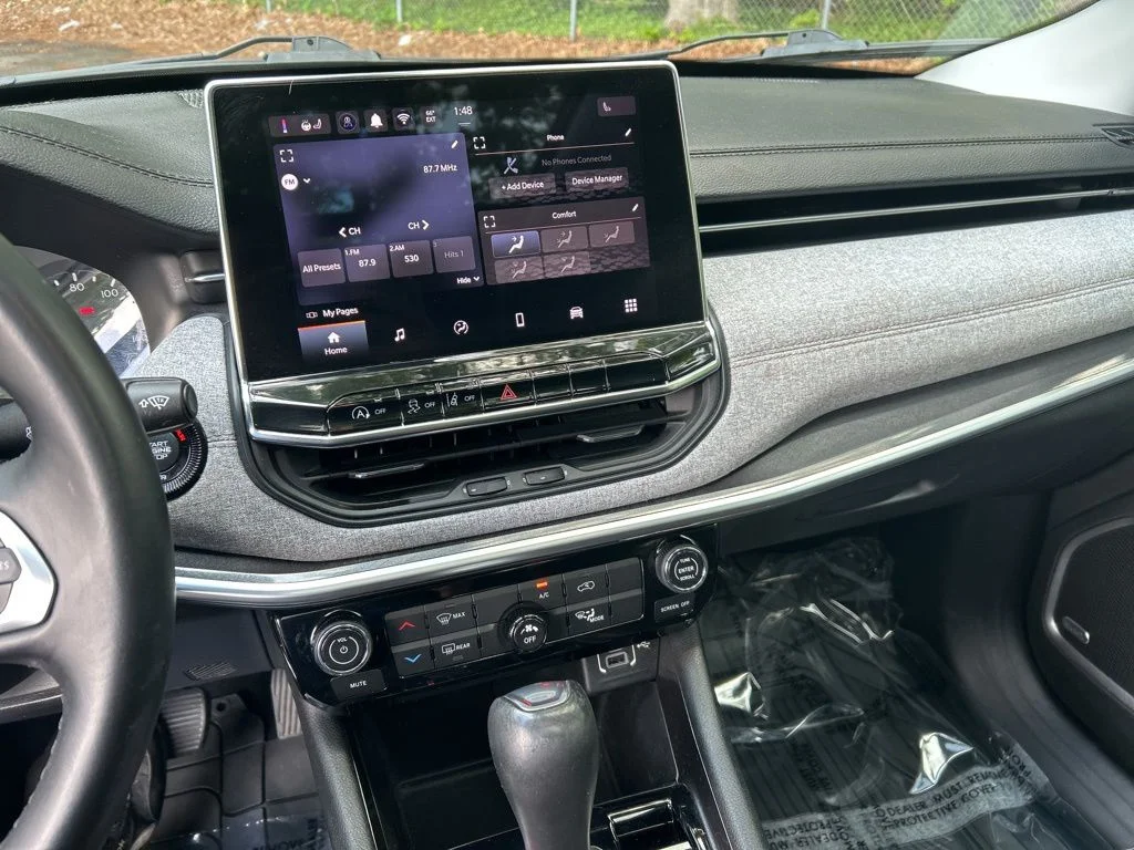 Used 2022 Black Jeep Latitude Lux image 20