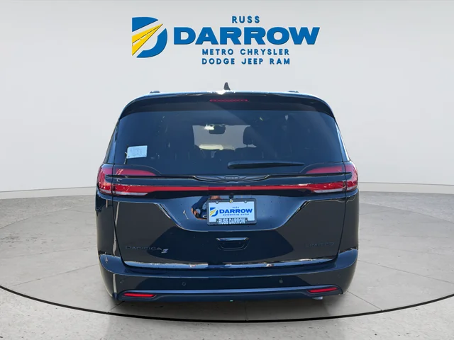 New 2026 Diamond Black Crystal Pearl-Coat Exterior Paint Chrysler Limited image 4