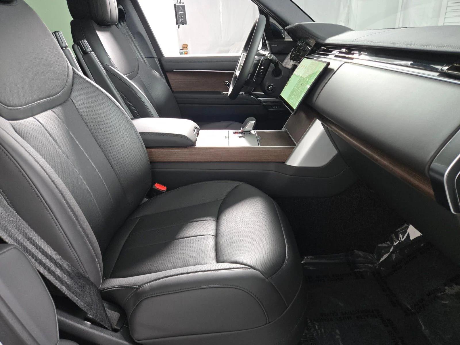 New 2026 Fuji White Land Rover SE image 3