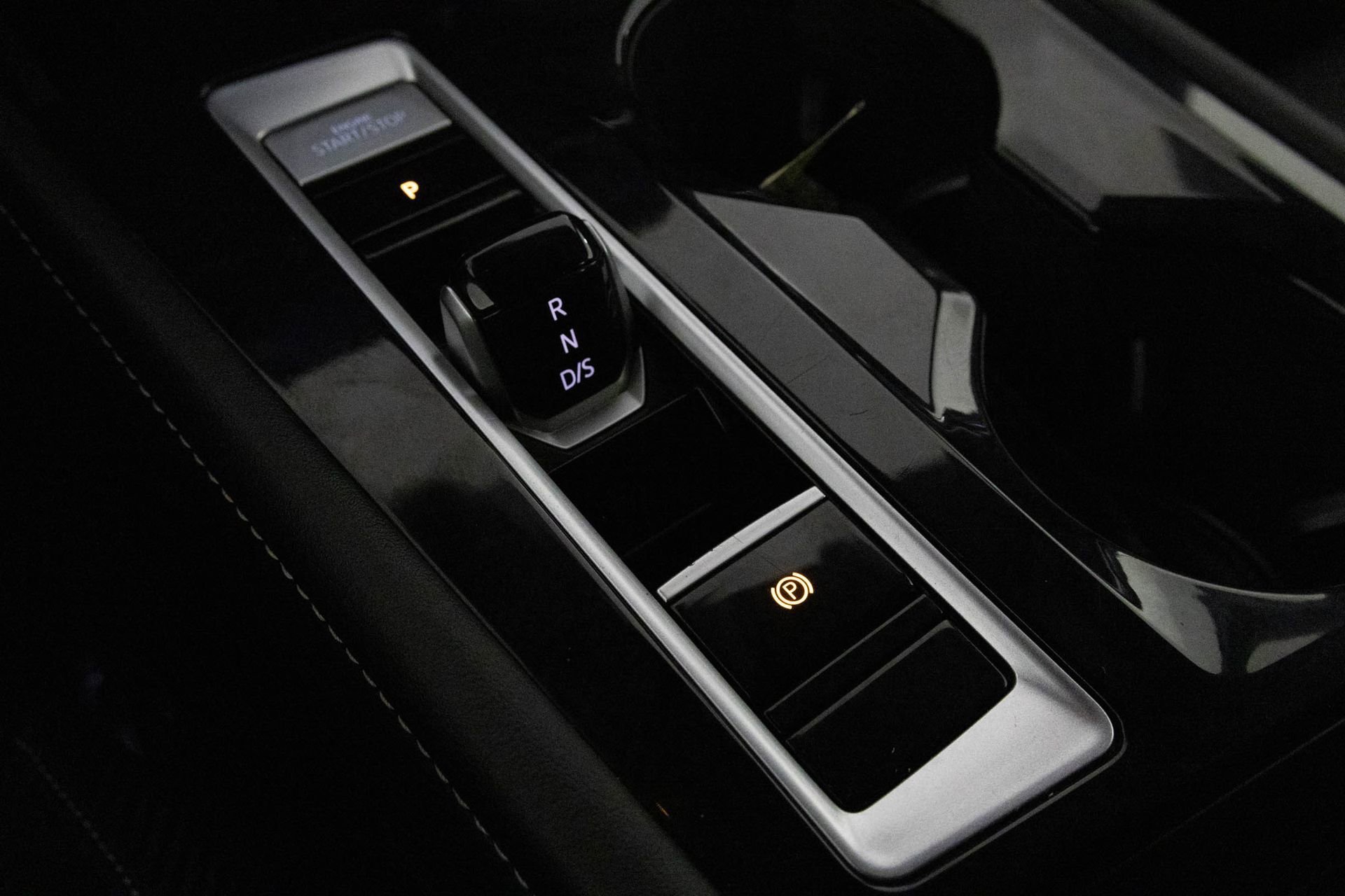 2025 VOLKSWAGEN ATLAS CROSS SPORT - Image 25