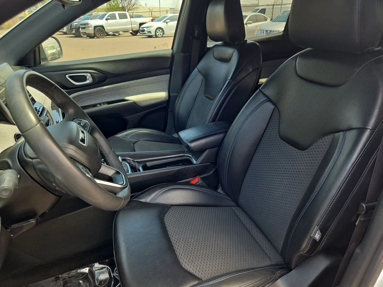 Used 2023 Bright White Clearcoat Jeep Latitude image 13