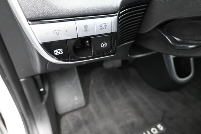 Used 2023 White Hyundai SEL image 13