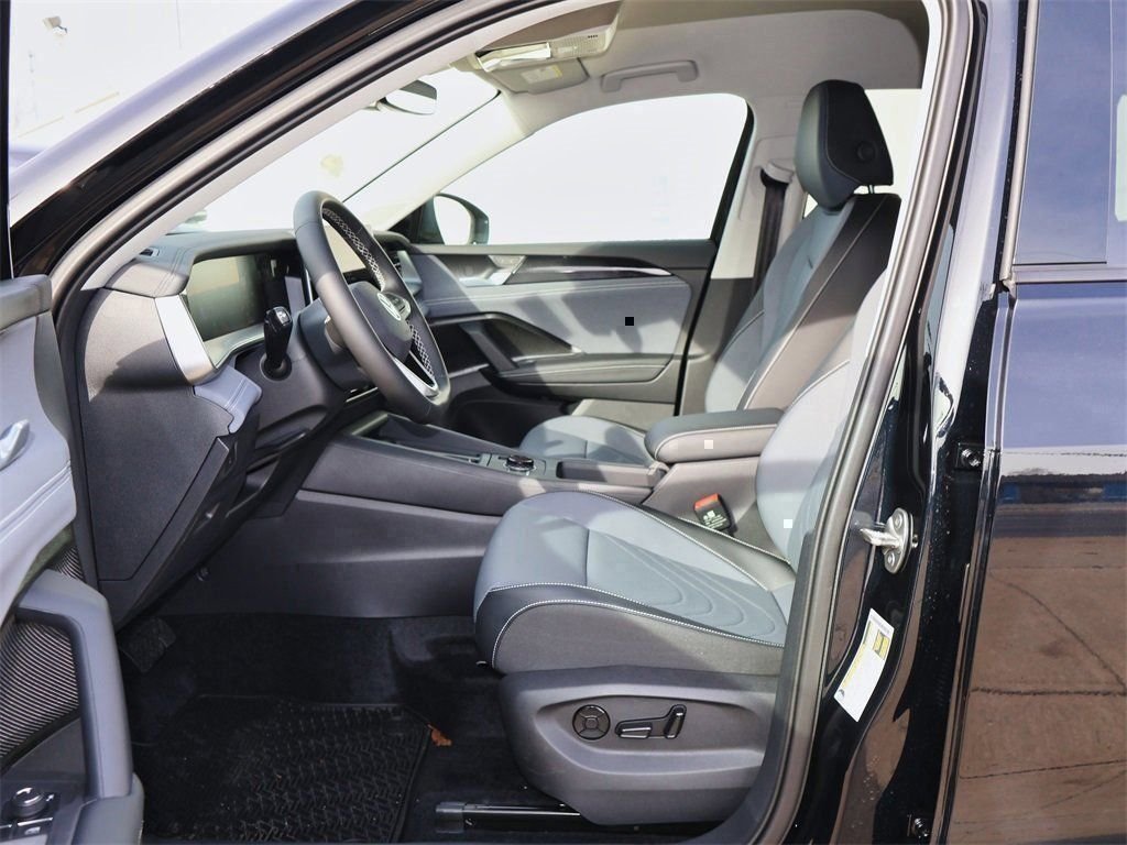 New 2026 Black Volkswagen 2.0T SE image 12