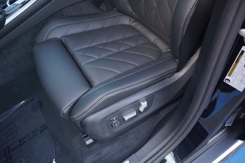 Used 2026 Black Sapphire Metallic BMW sDrive40i image 10
