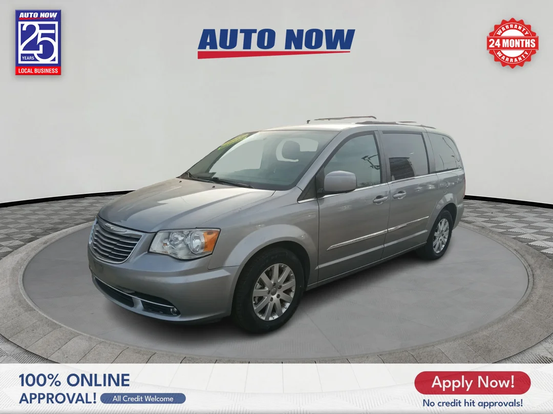 2015 Chrysler Town & Country Touring's photo
