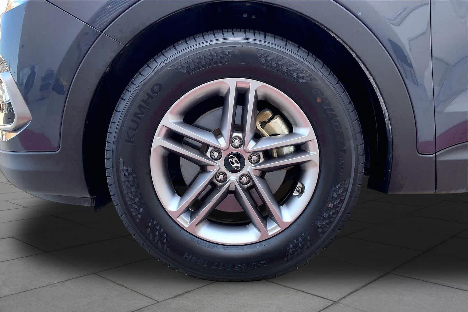 Used 2017 Marlin Blue Hyundai 2.4L image 11